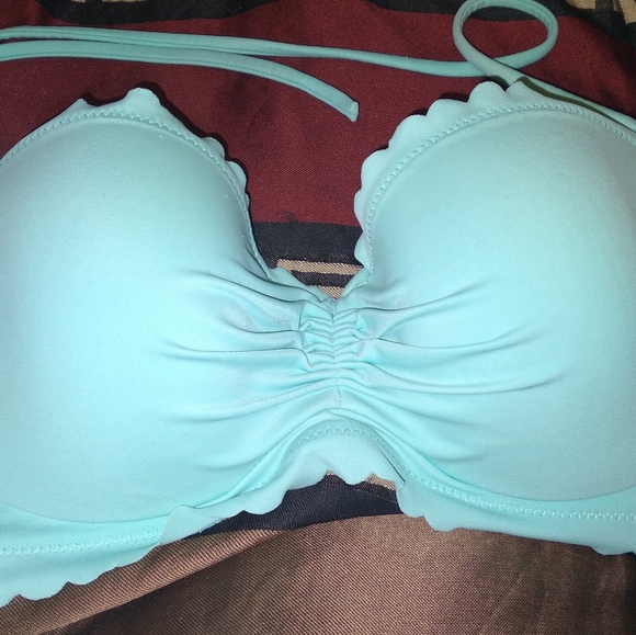 Victoria's secret bikini 32C - Picture 2 of 3